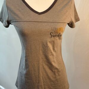 Maurices Short Sleeve V-Neck Graphic Tee in Gray with Black Trim